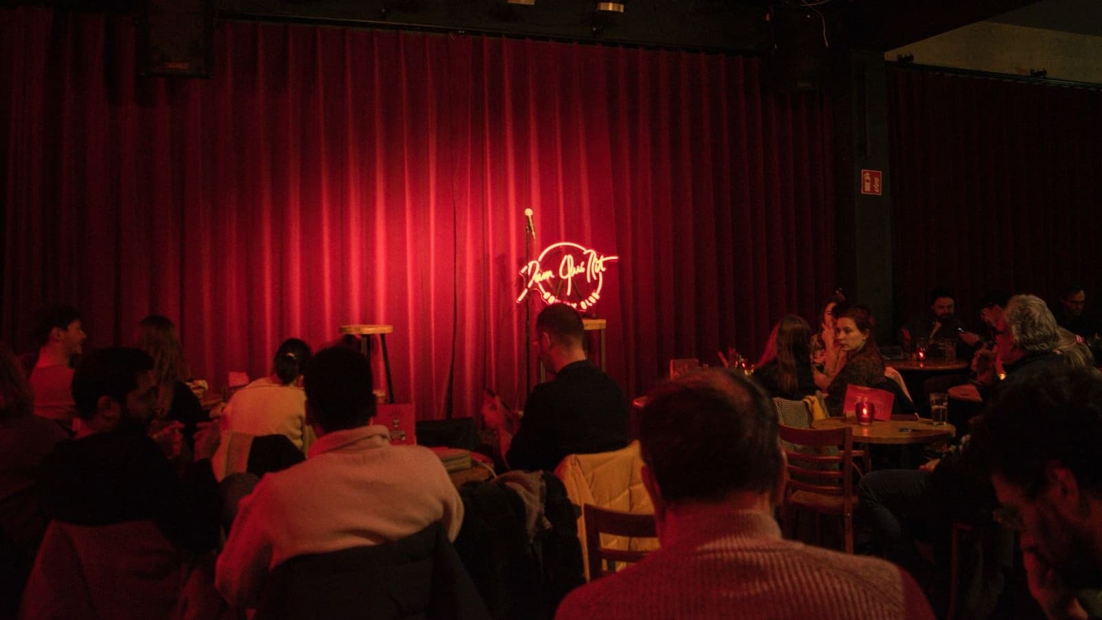 Dam Qui Rit Comedy Club – French night
