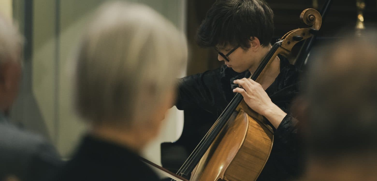 Moving Talent: Filip Krzeszowiec speelt Martynovs ode aan Schuberts Strijkkwintet