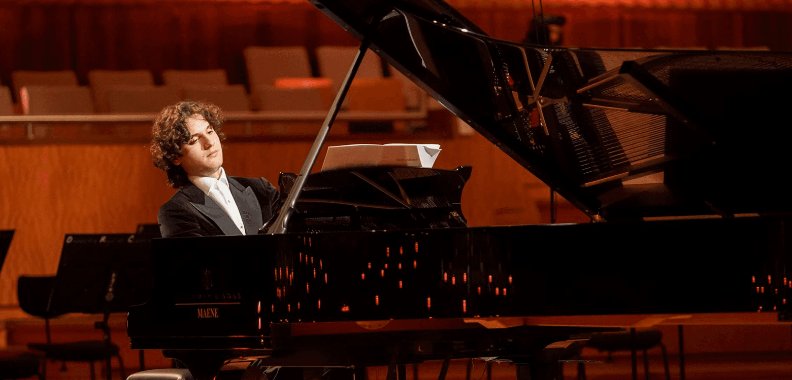 Aidan Mikdad speelt Chopins Sonate nr. 3 en Beethovens Waldstein